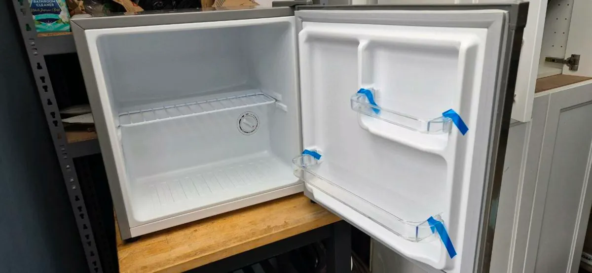 PowerPoint  counter top fridge - Image 1