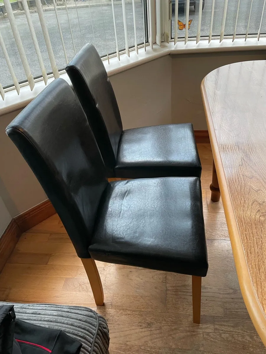 Dining table and 4 chairs - Image 3