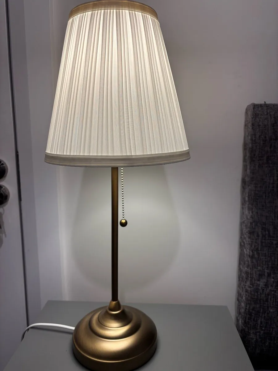 Table lamp