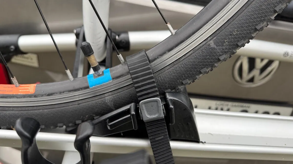 VW branded T6 / T6.1 4 bike tailgate rack - Image 3