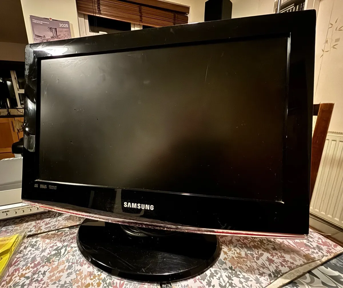 Samsung 19 Inc lcd tv - Image 1