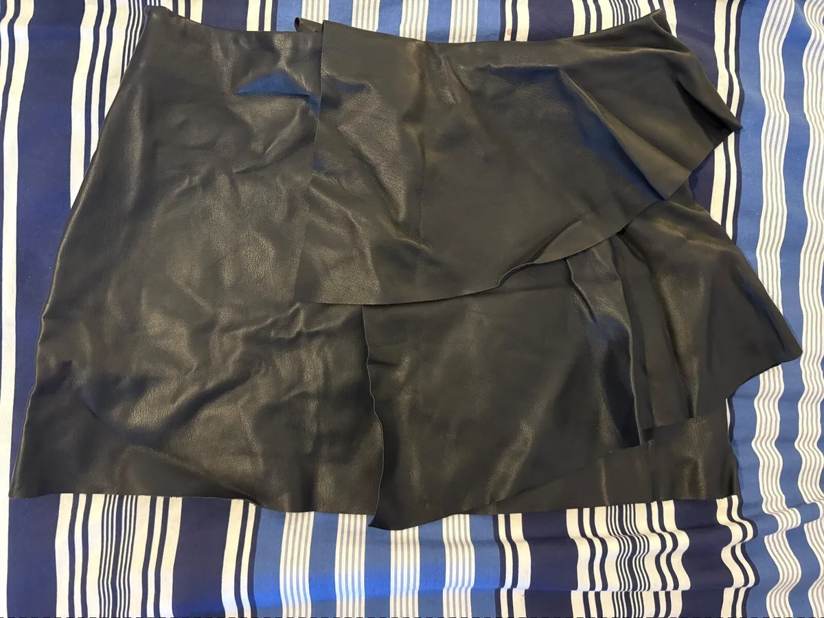Zara women’s partially ruffled faux leather skirt - Image 3