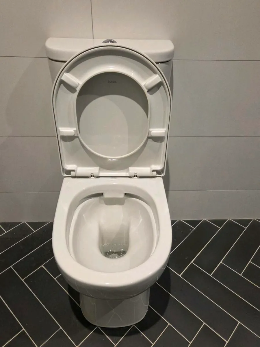 3 x toilets - Image 3