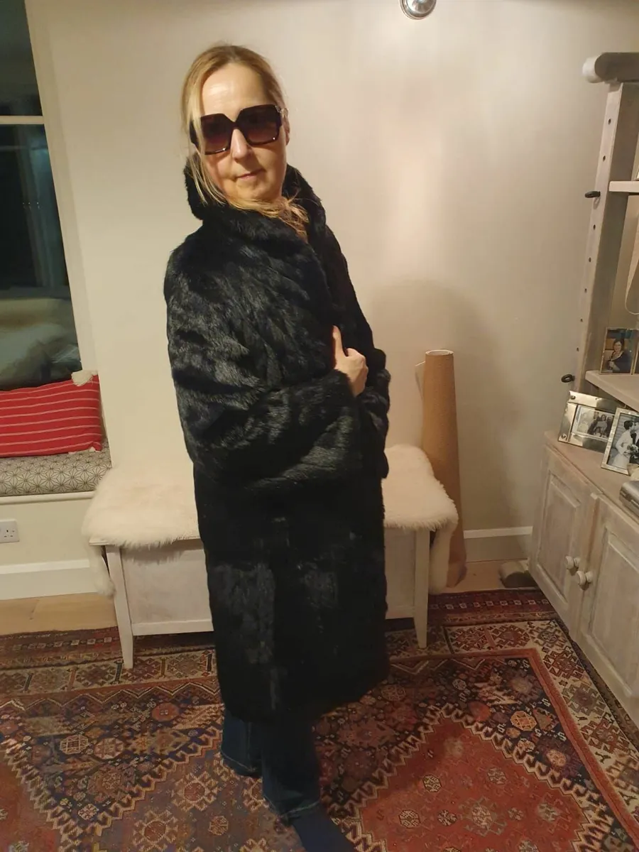 Beautful silky black fur coat size 10-12 c 1955 - Image 3