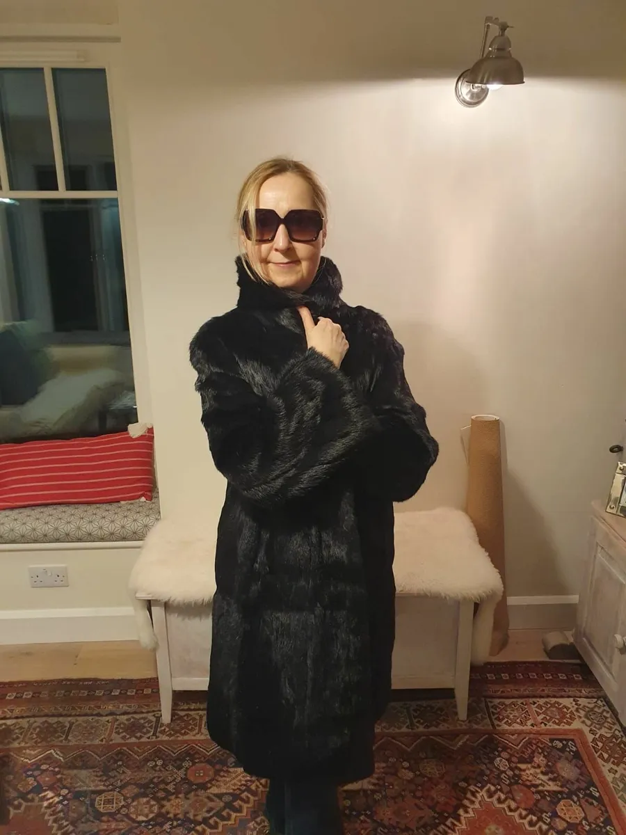 Beautful silky black fur coat size 10-12 c 1955 - Image 1
