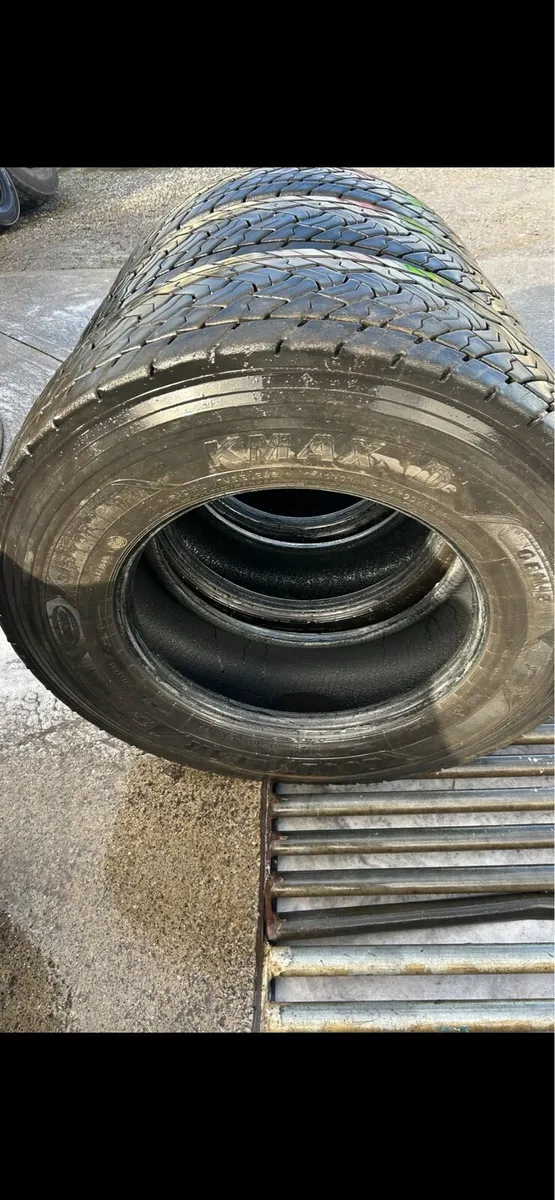 315/70R22.5 Goodyear KMaxx D x2 - Image 2