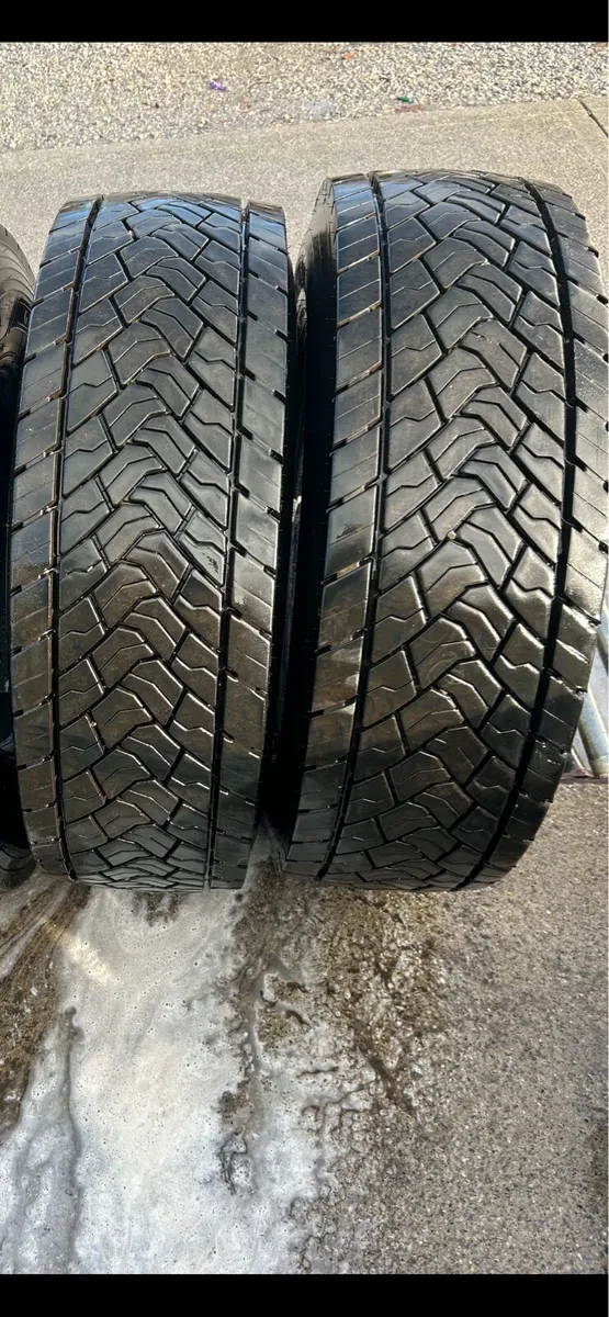 315/70R22.5 Goodyear KMaxx D x2 - Image 4