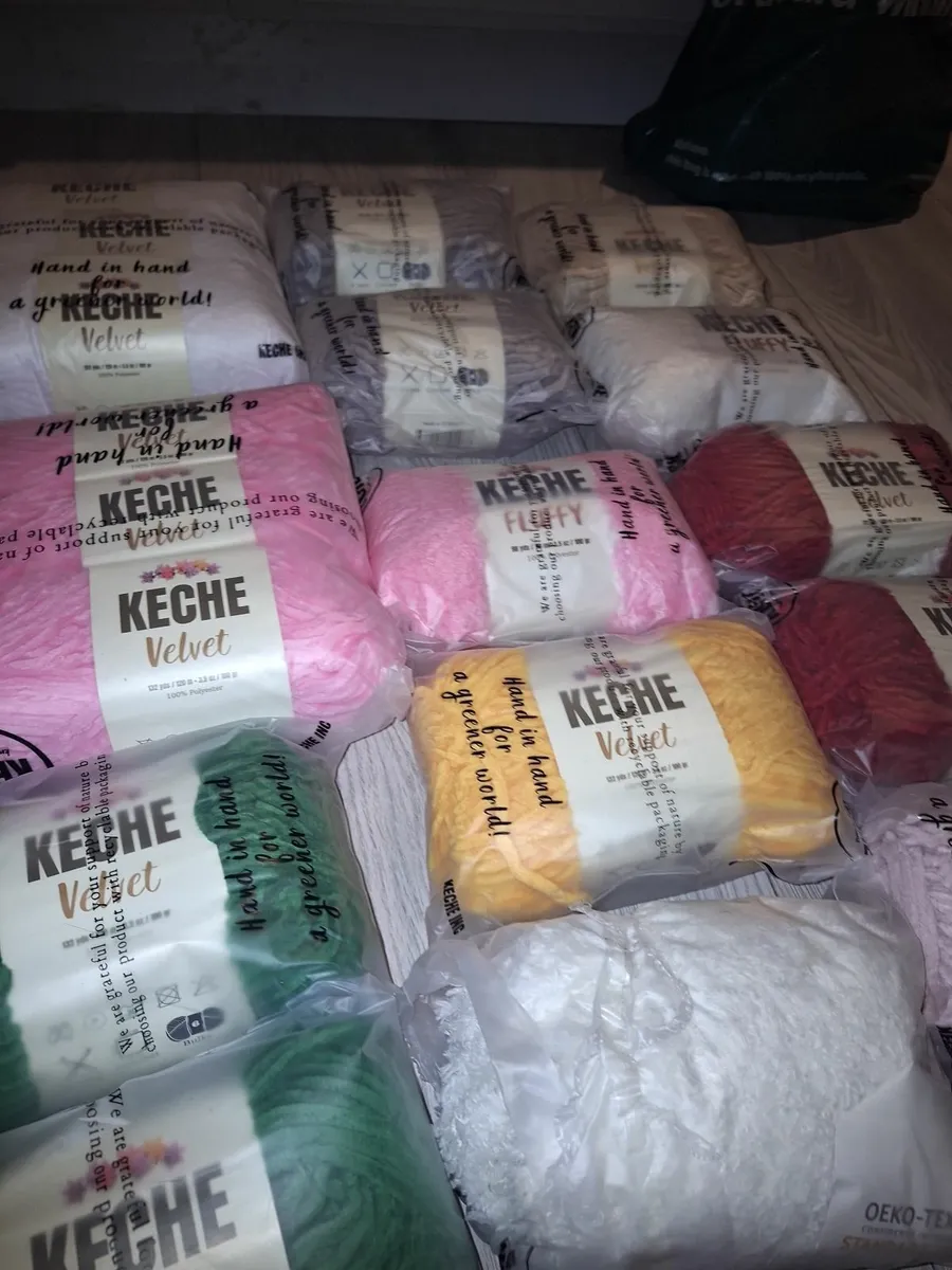 Fluffy yarn for crafts - Image 2
