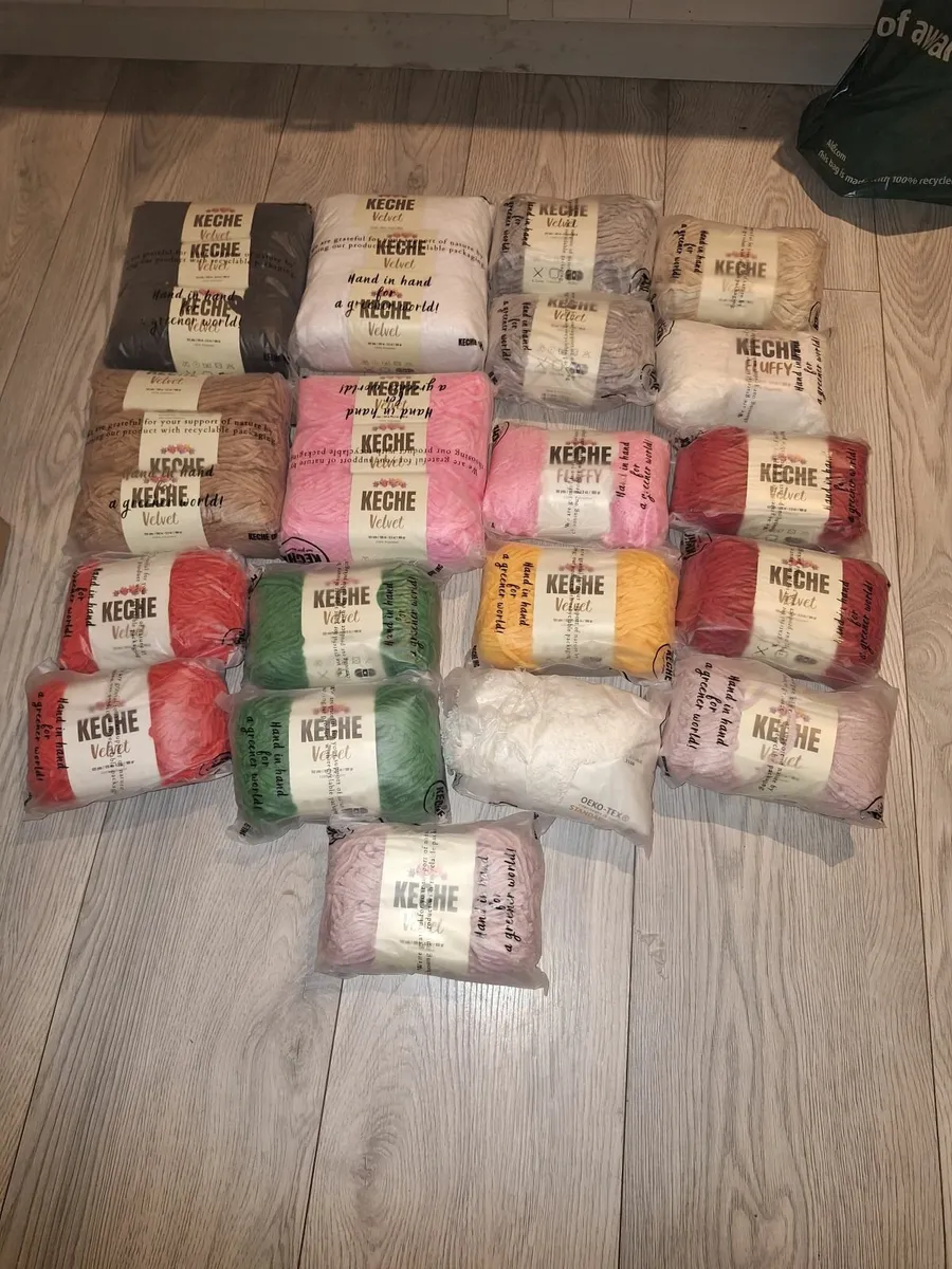 Fluffy yarn for crafts - Image 1