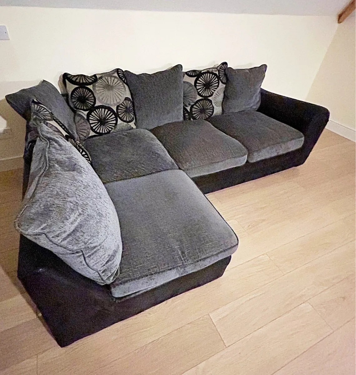 Corner Couch - Image 1