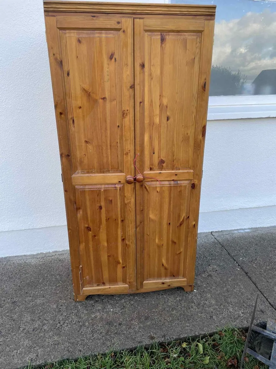 Pine wardrobe - Image 1