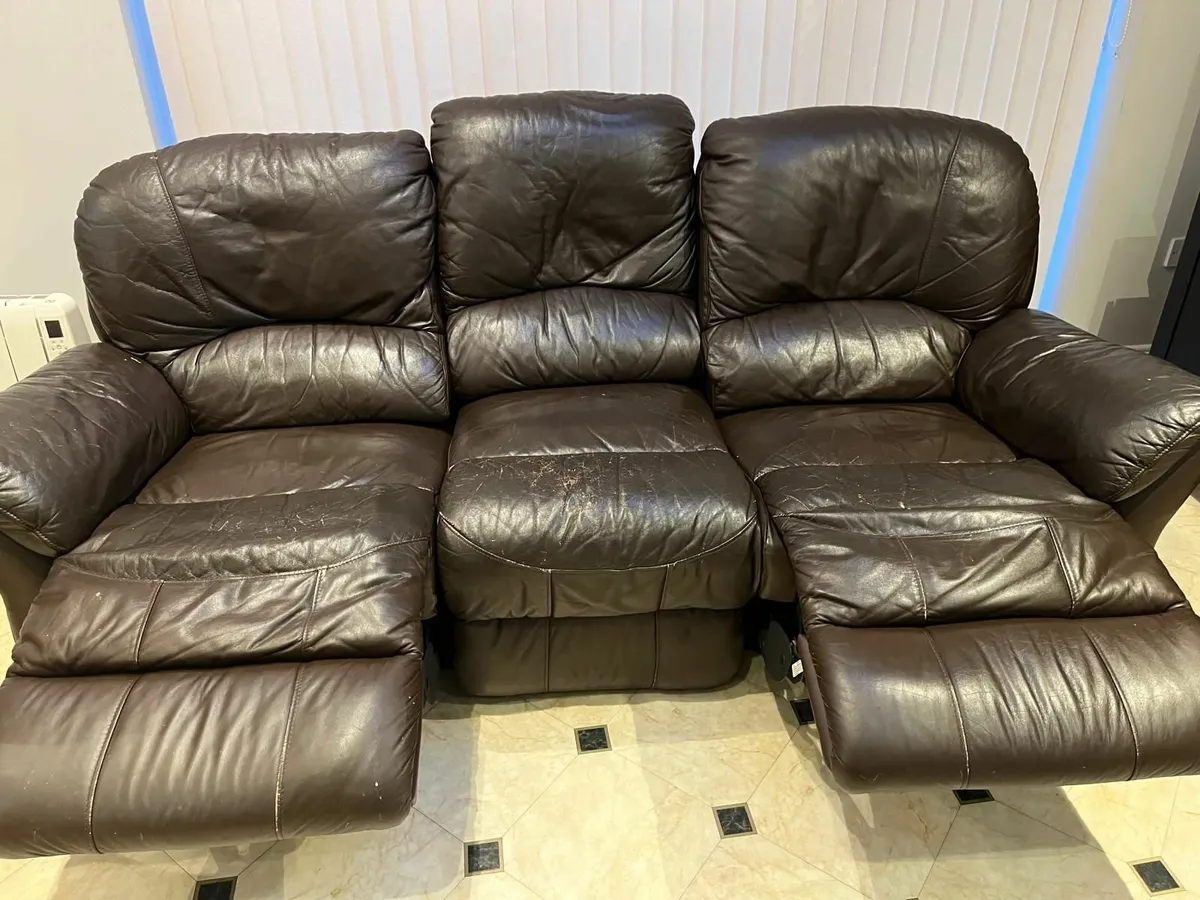 3 seat leather Sofa electric reclining - Image 2