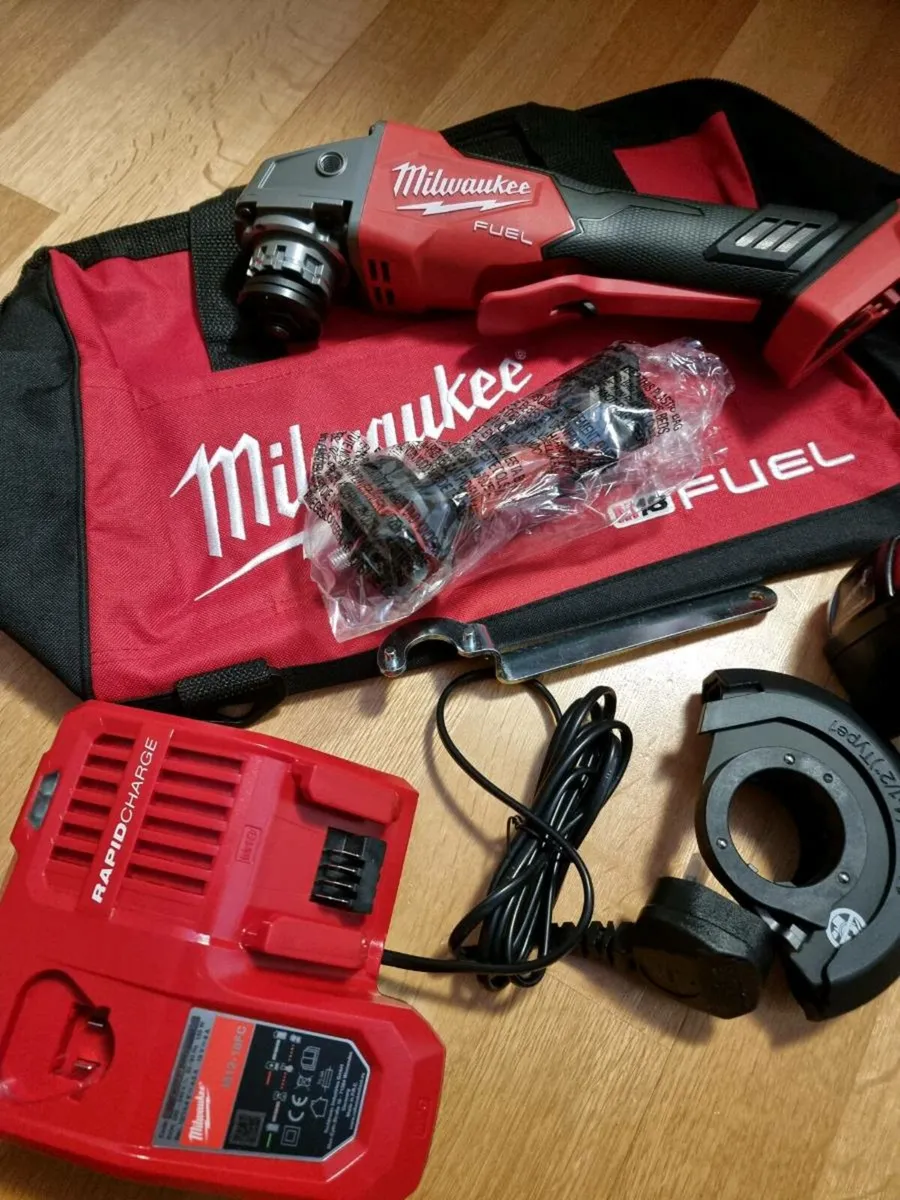 Milwaukee M18 Fuel Paddle Switch Angle Grinder Kit - Image 3