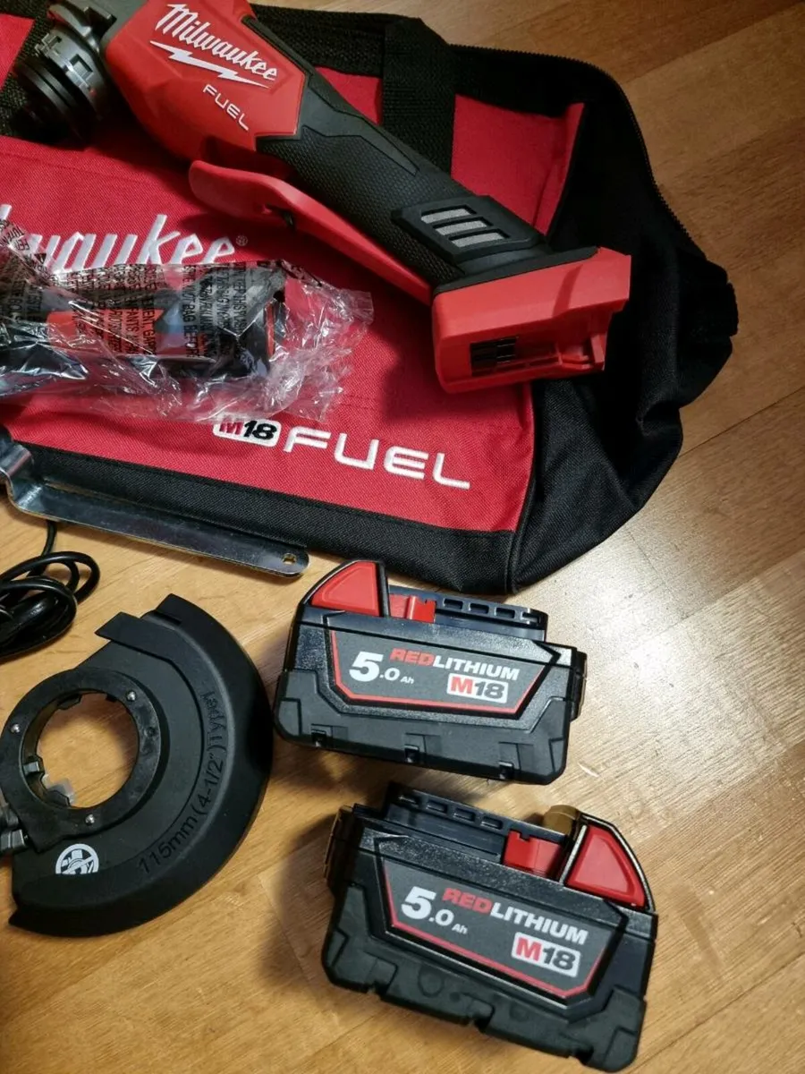 Milwaukee M18 Fuel Paddle Switch Angle Grinder Kit - Image 2