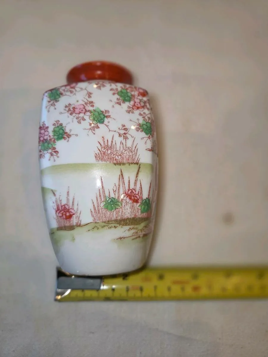 Antique Japonese vases - Image 3