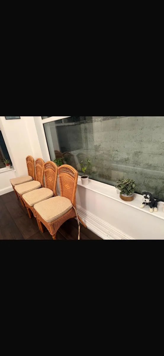 Wicker chairs with custom cushions and fabric ties - Image 4