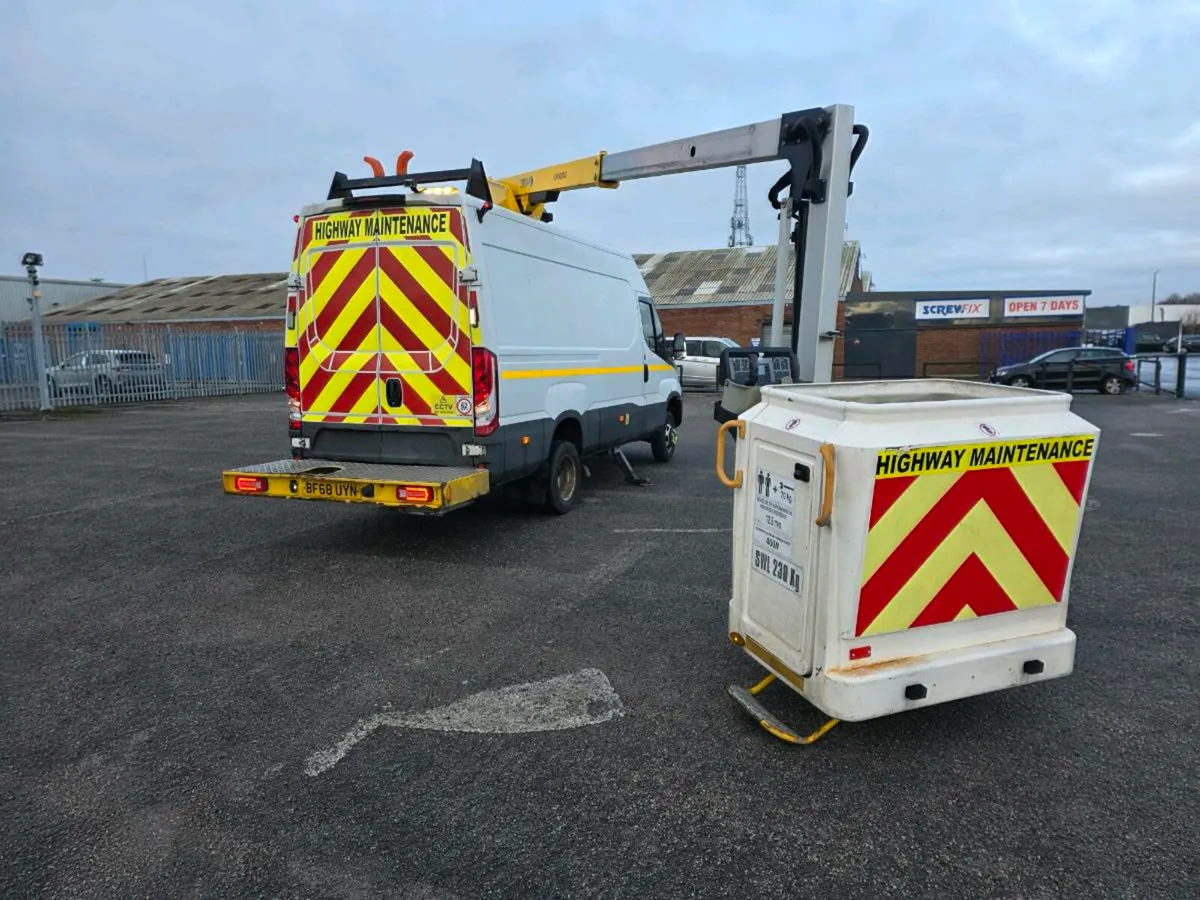 Iveco daily 50c 3.0 auto cherry picker versalift - Image 1