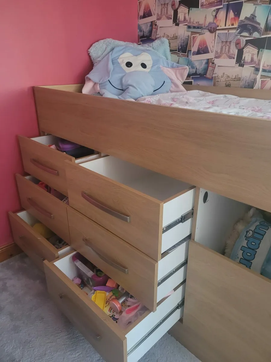 Bunk bed..... No mattress - Image 2