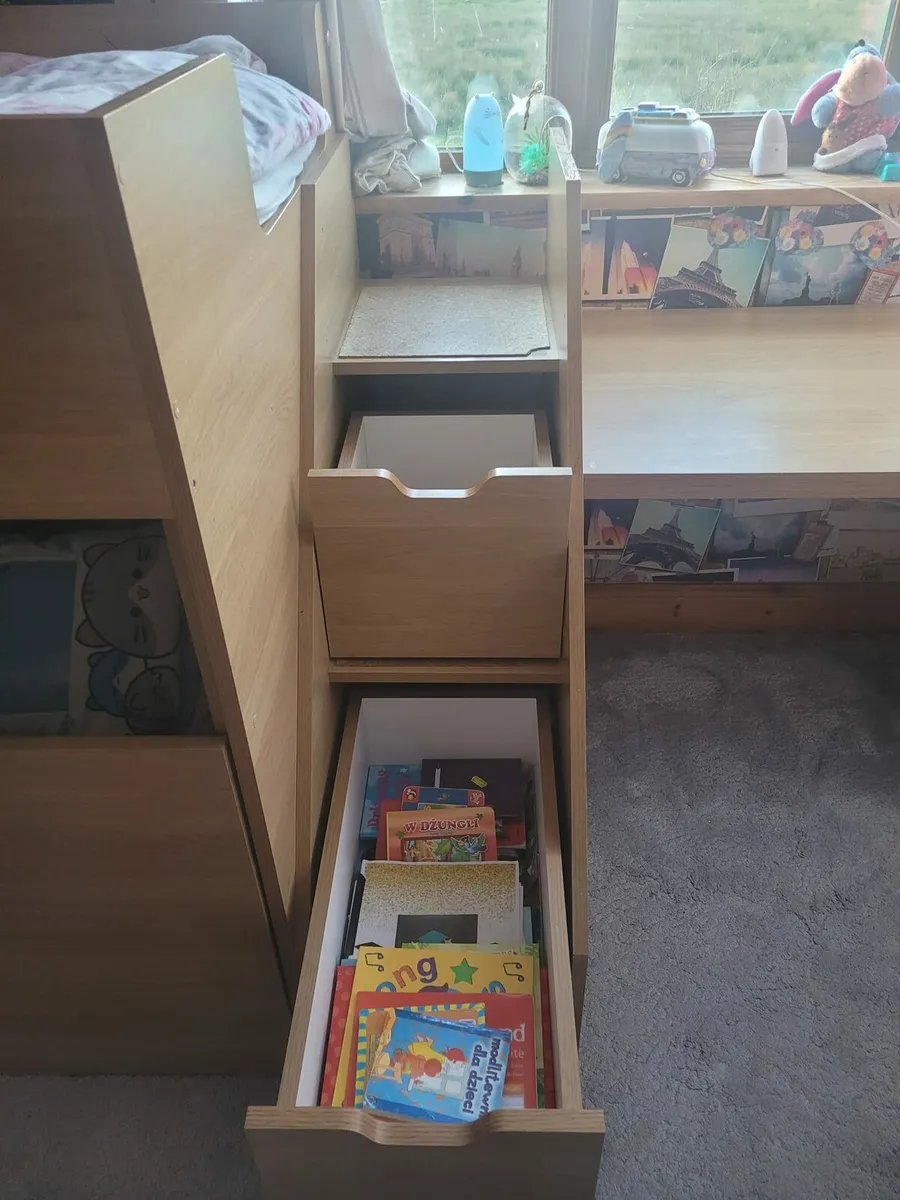 Bunk bed..... No mattress - Image 4