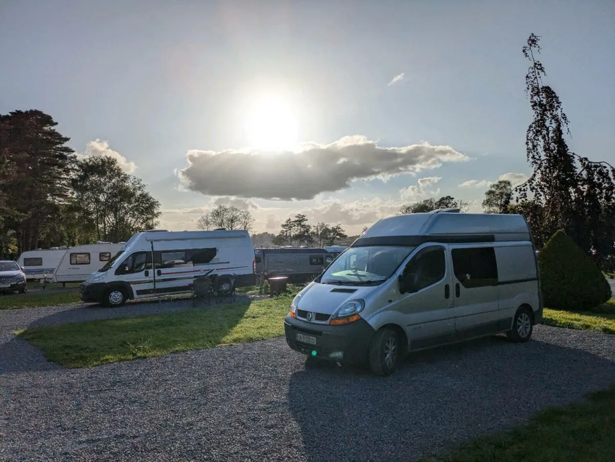 Renault traffic campervan - Image 1