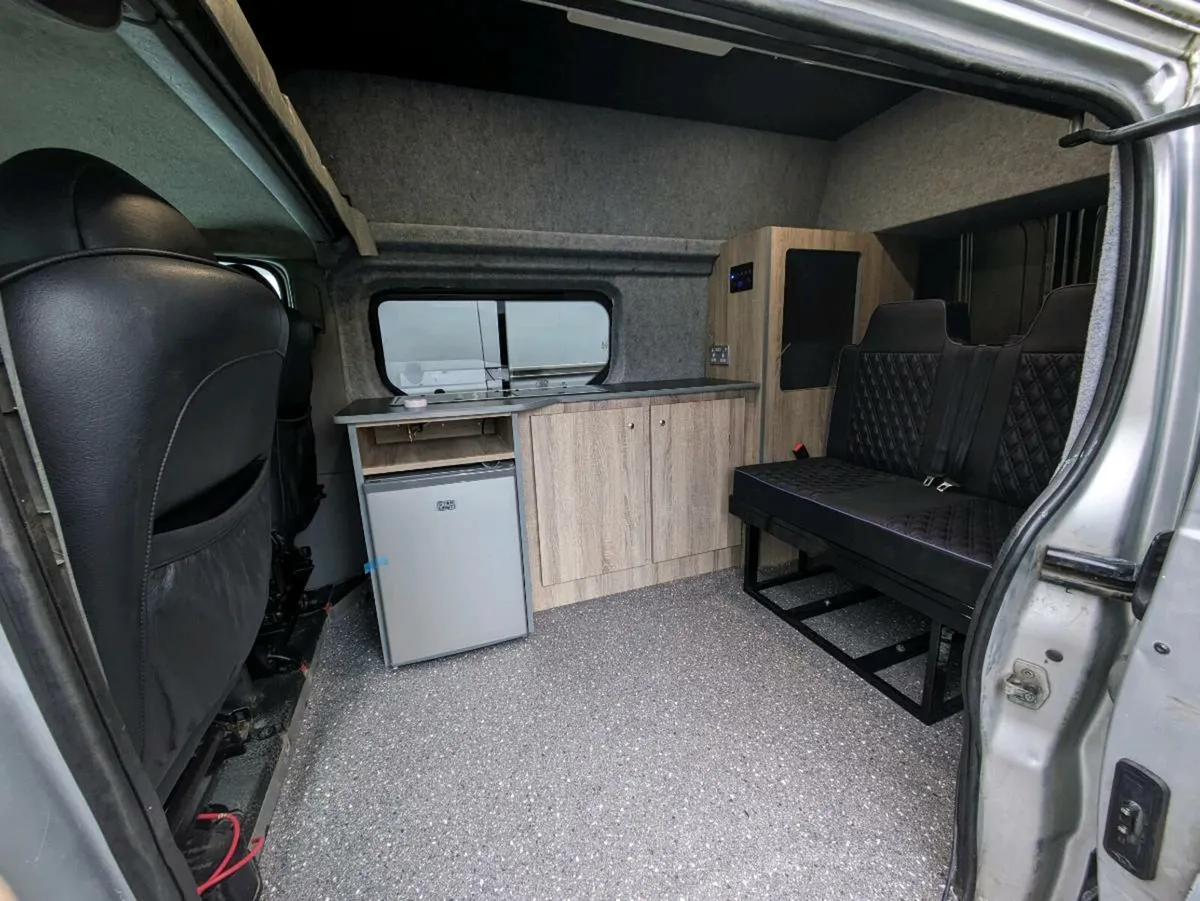 Renault traffic campervan - Image 3