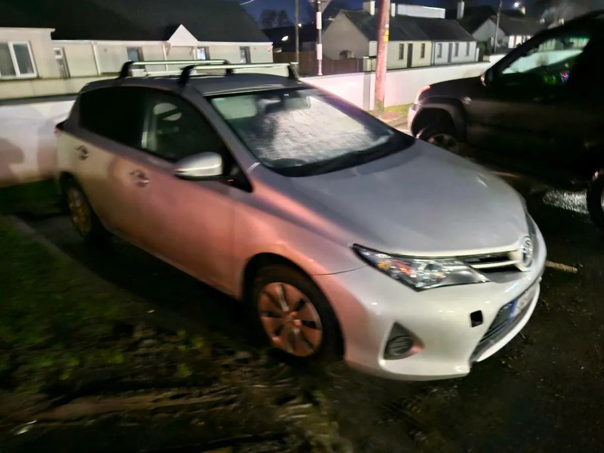 Toyota auris 2015 - Image 1