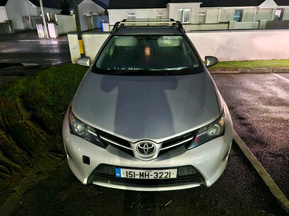 Toyota auris 2015 - Image 2