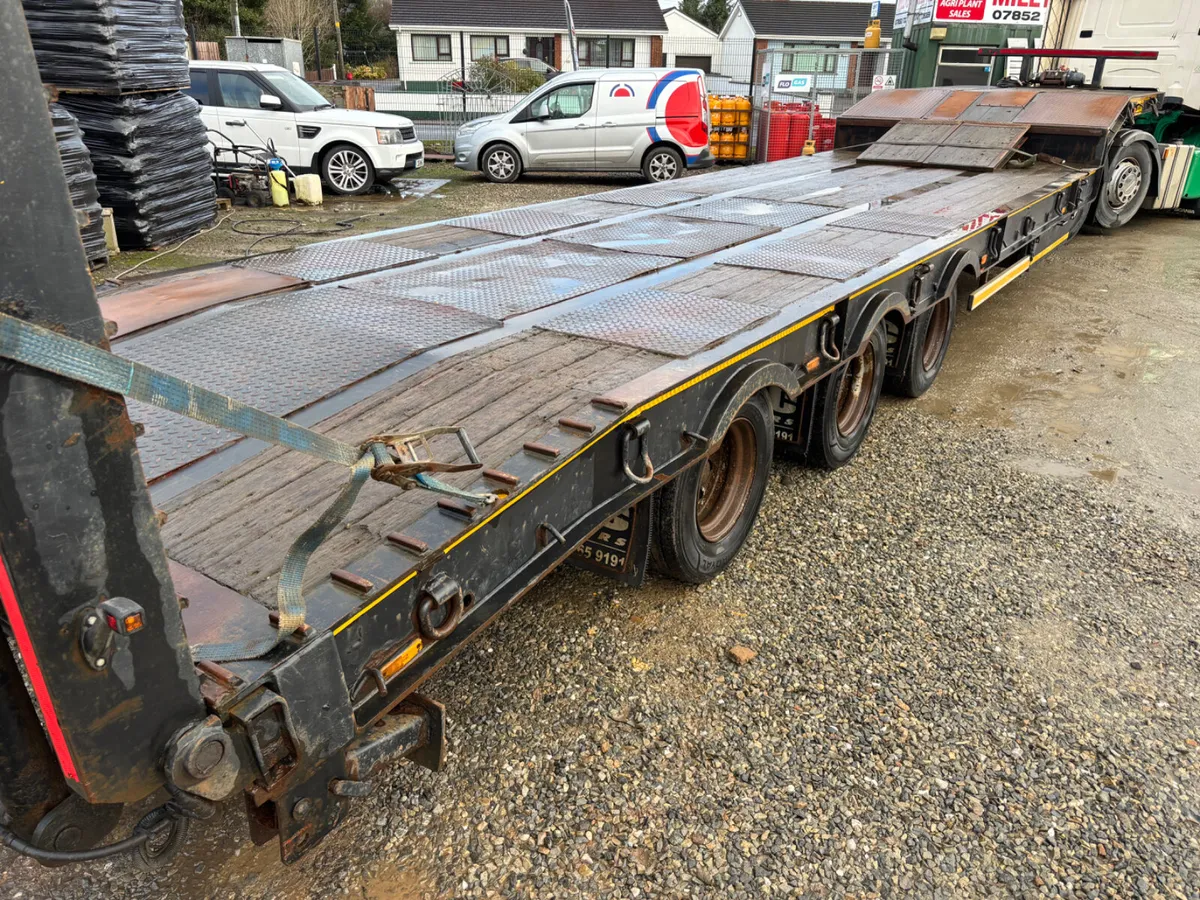 2009 Mac 44 Tonne Tri Axle Low Loader - Image 2