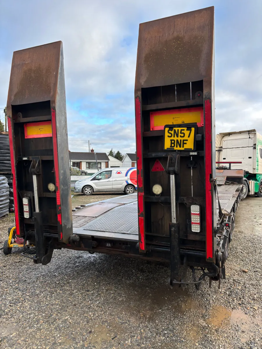 2009 Mac 44 Tonne Tri Axle Low Loader - Image 4