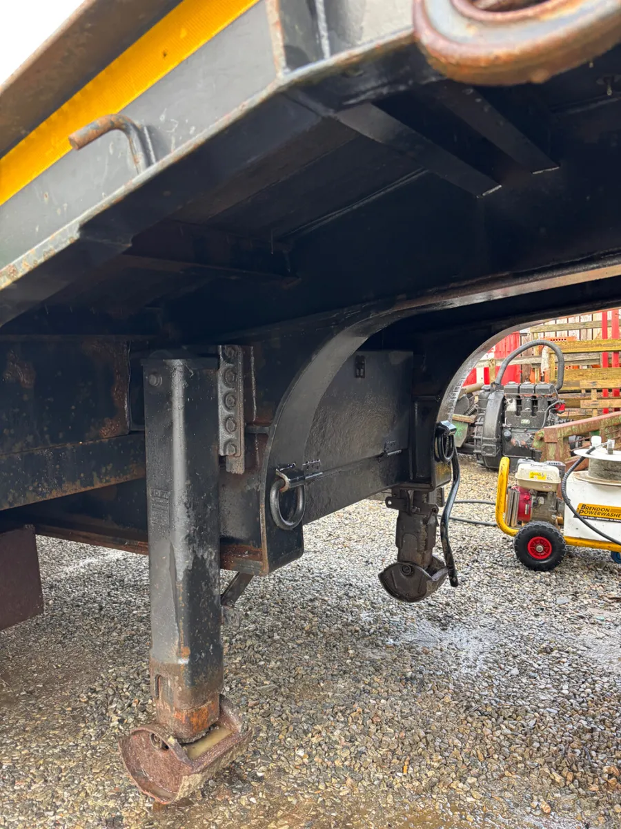 2009 Mac 44 Tonne Tri Axle Low Loader - Image 3