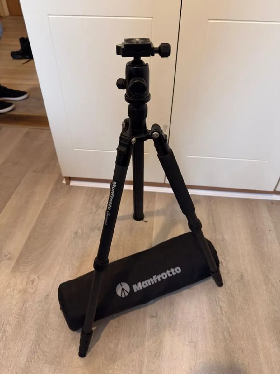 Manfrotto Element Traveller Carbon Tripod (Black) + Ball Head + Case + Spike/Rubber Feet - Image 1