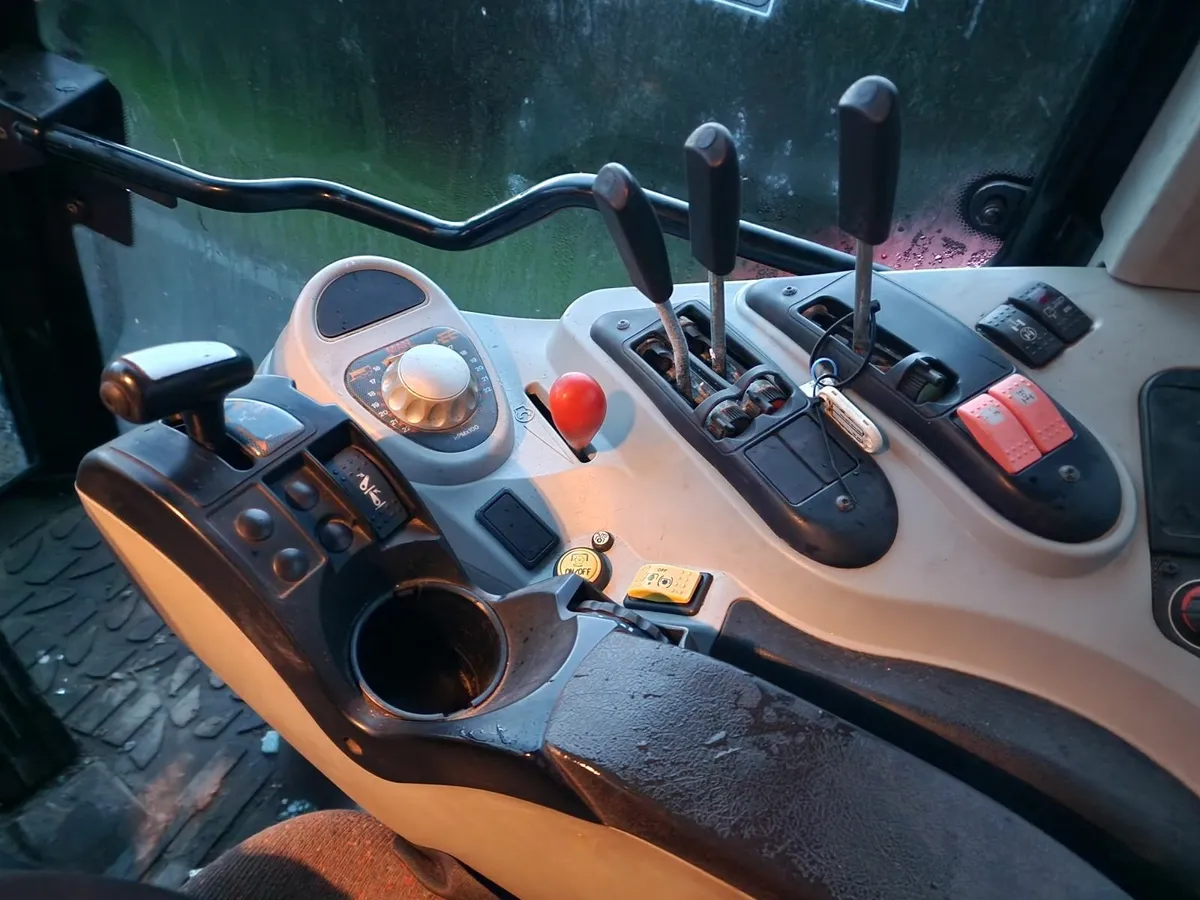 Massey Ferguson 6465 Dyna 6 Tractor low 3000 hours - Image 2