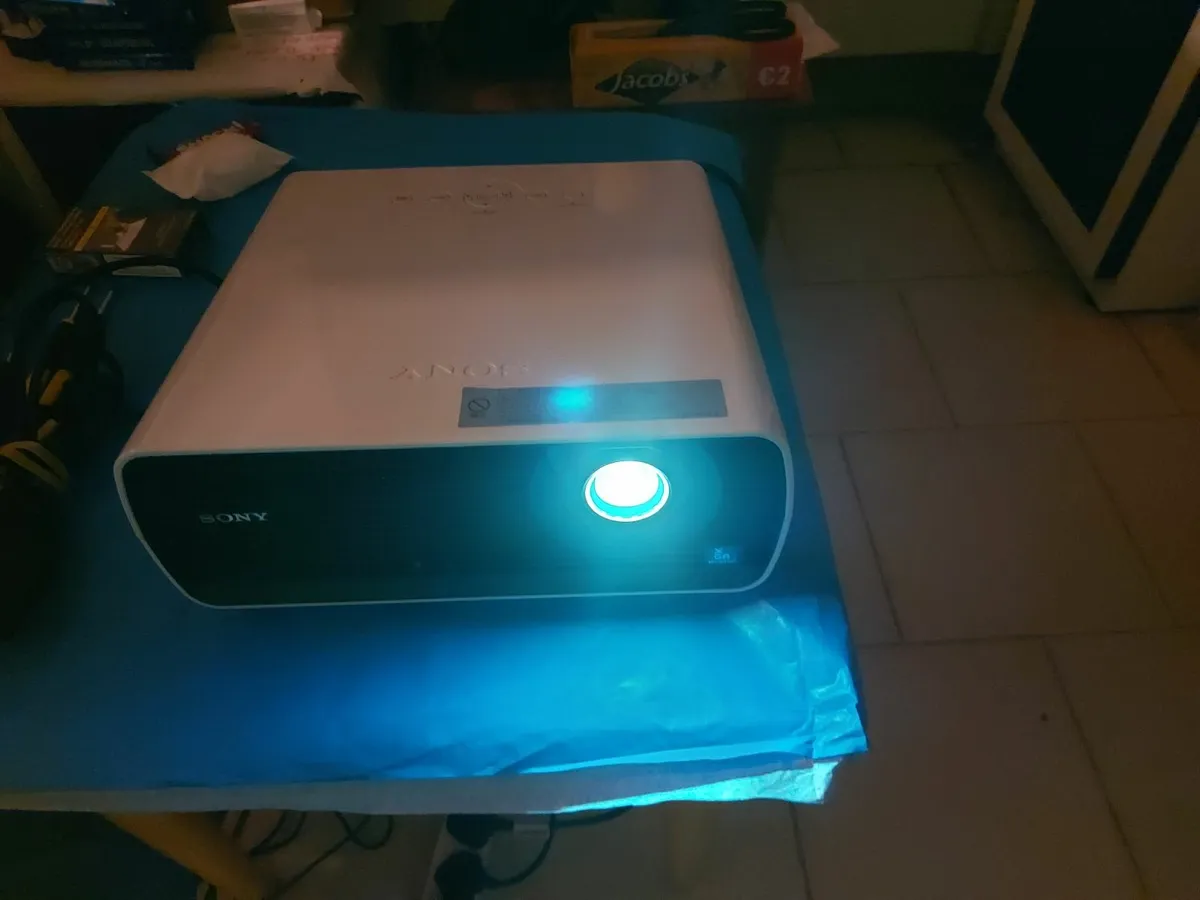 SONY VPL-EX120 Projector in excellent condition - Image 1