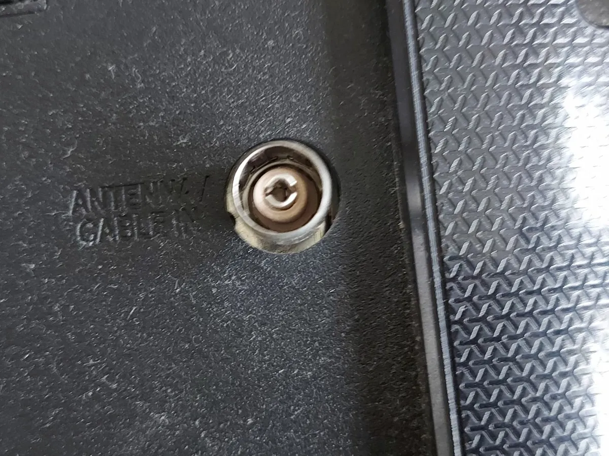 LG 32 inch TV, Model 32LH510B with Remote Control - Image 4