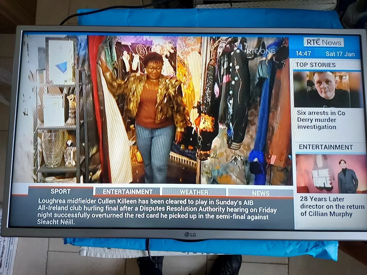 LG 32 inch TV, Model 32LH510B with Remote Control - Image 3