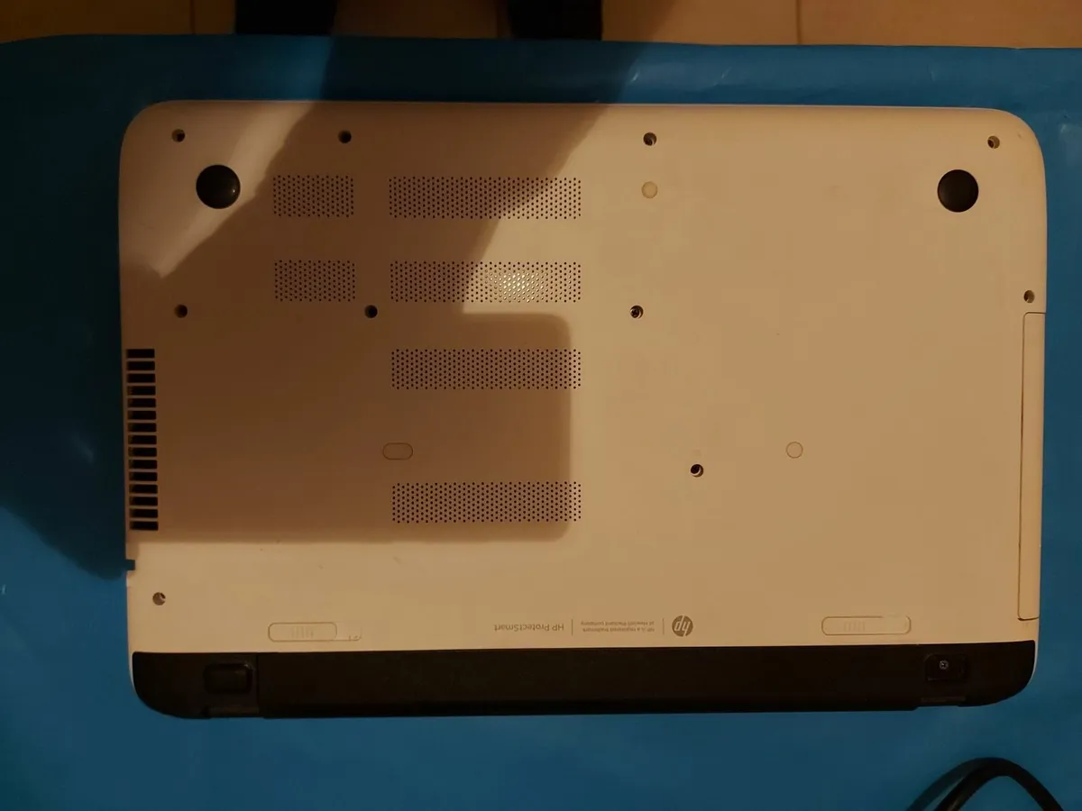 HP White Laptop, 8GB Ram, 1 Terrabyte HDD, Win 10 - Image 2