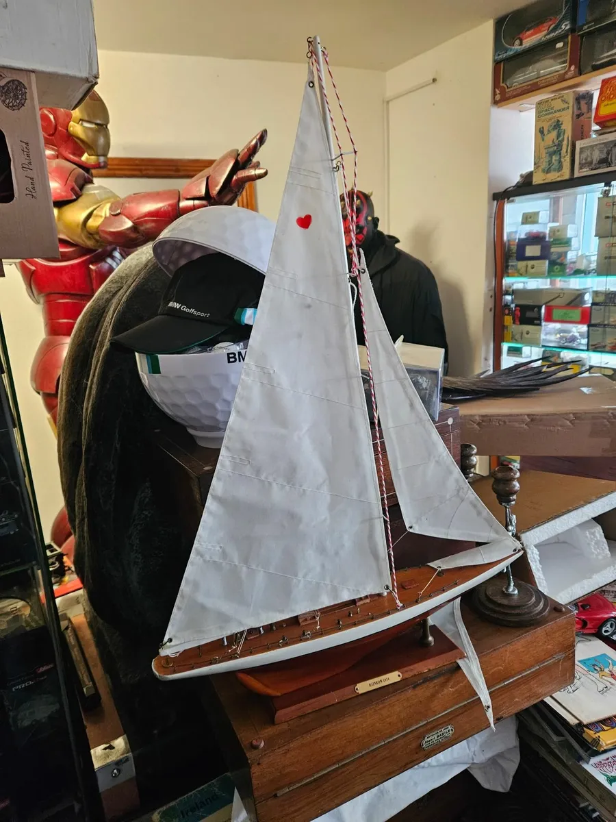 Model Boat Yacht - Image 1