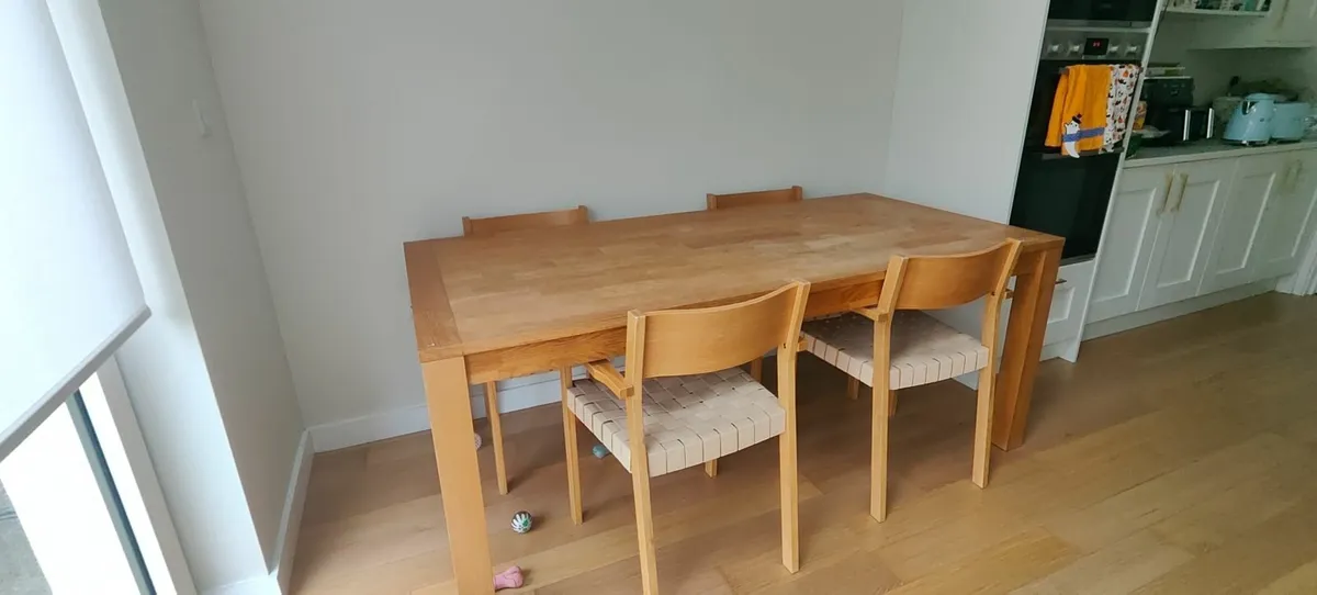 Kitchen table and chairs - Image 1