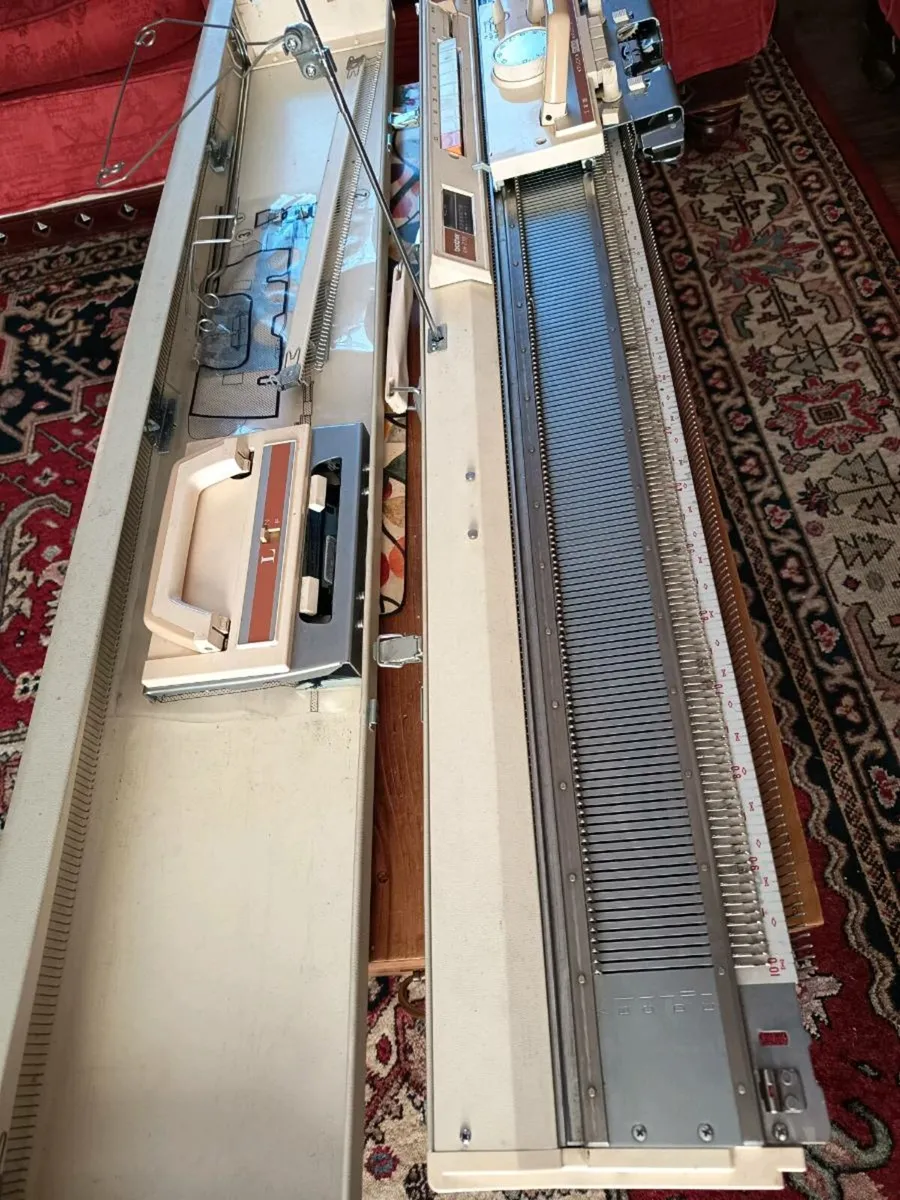 Knitting machine - Image 3