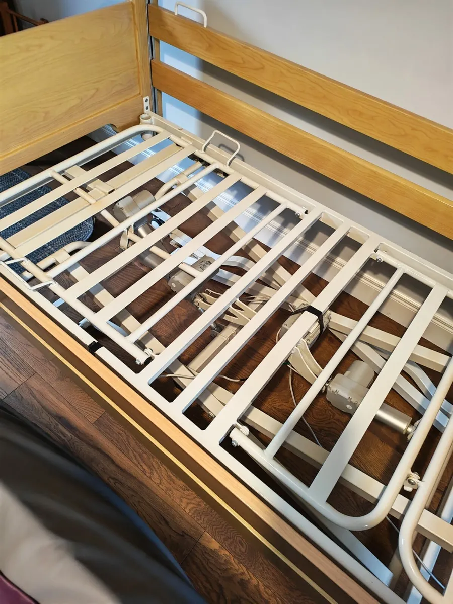 Medical bed - Image 4