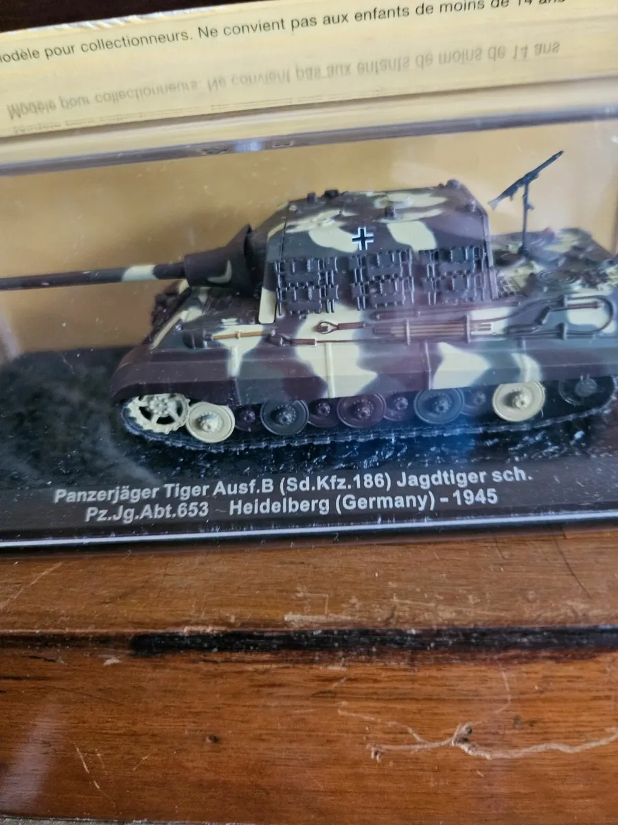 Corgi Atlas German WW2 Jadgtiger - Image 4