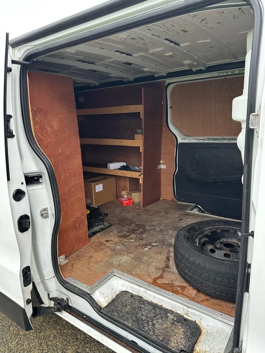 Renault Traffic 2015 Cvrt12/2026 - Image 4