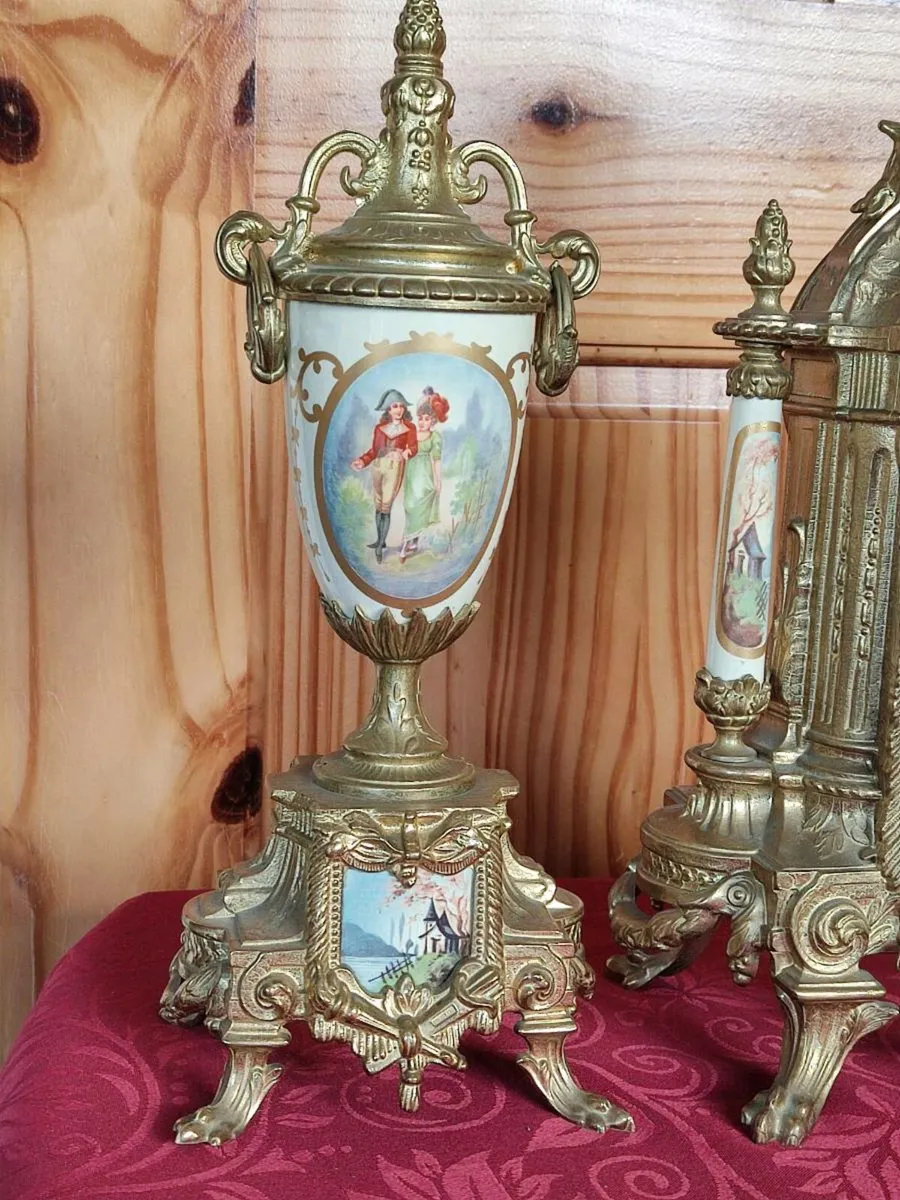 Vintage Ceramic And Brass Mantle clock - Image 2