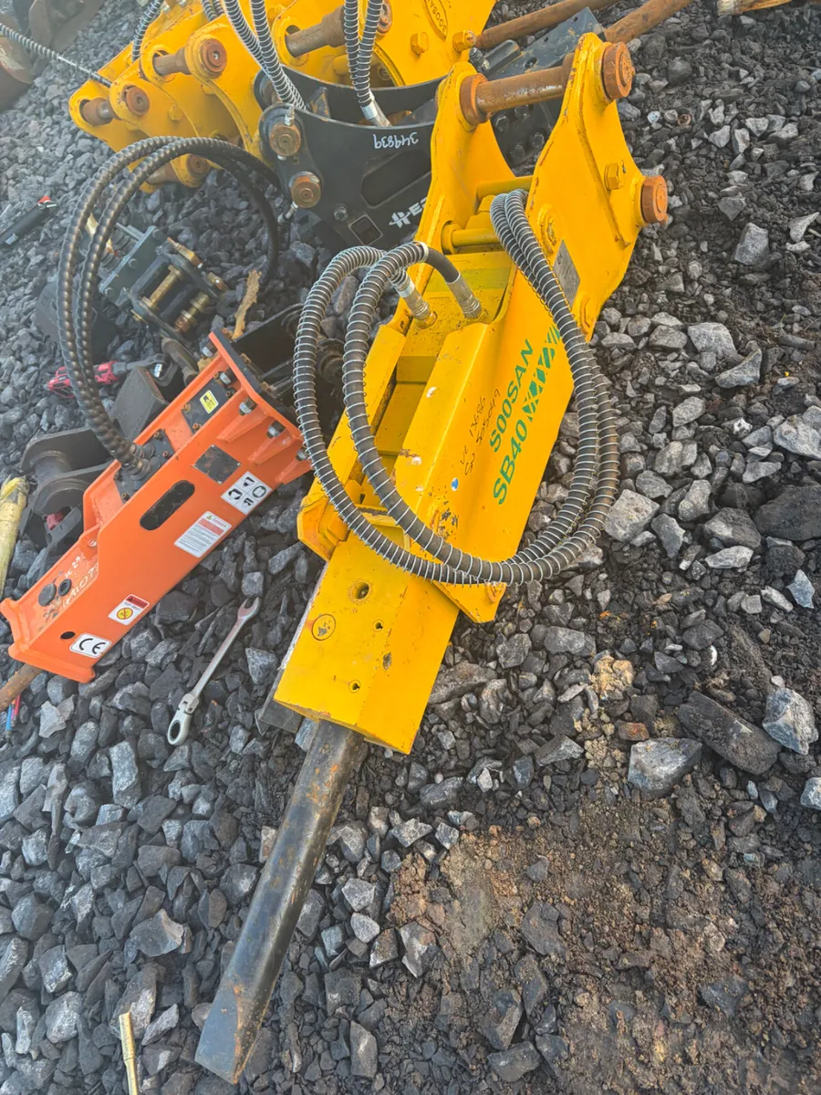 Unused Soosan 45mm pin rock breaker suit 4-7 - Image 2