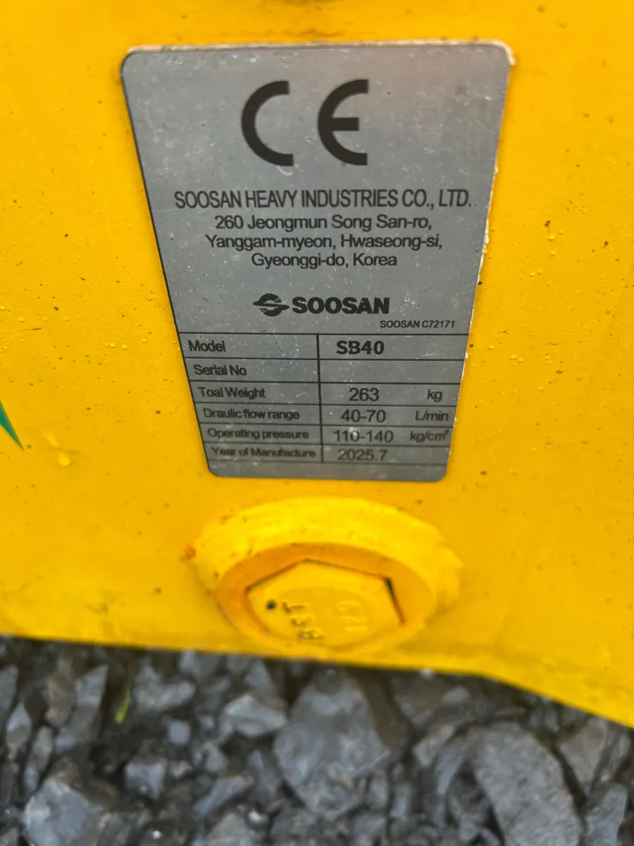 Unused Soosan 45mm pin rock breaker suit 4-7 - Image 3