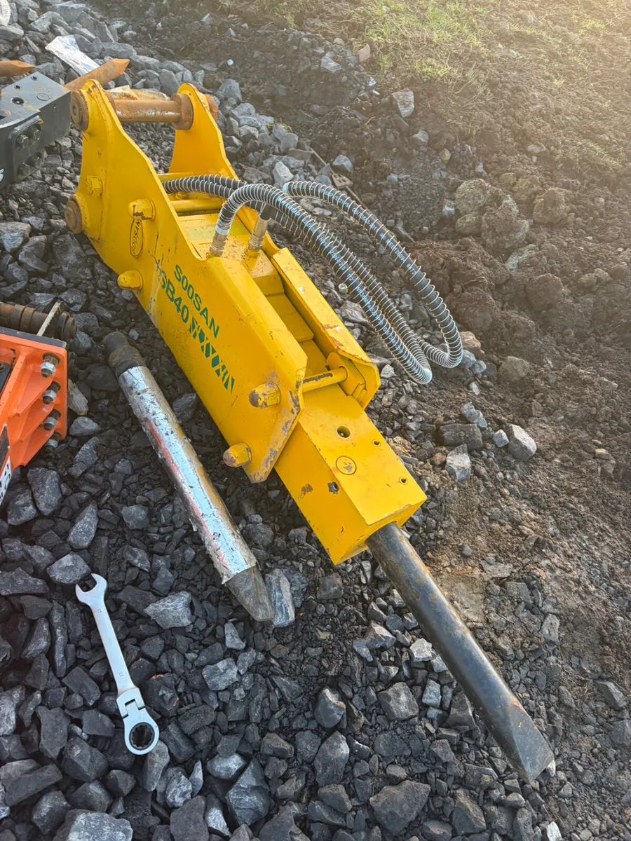 Unused Soosan 45mm pin rock breaker suit 4-7 - Image 1