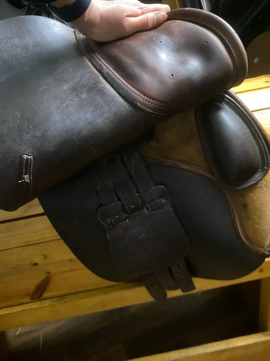 Bates leather adjustable saddle 16.5-17” - Image 4