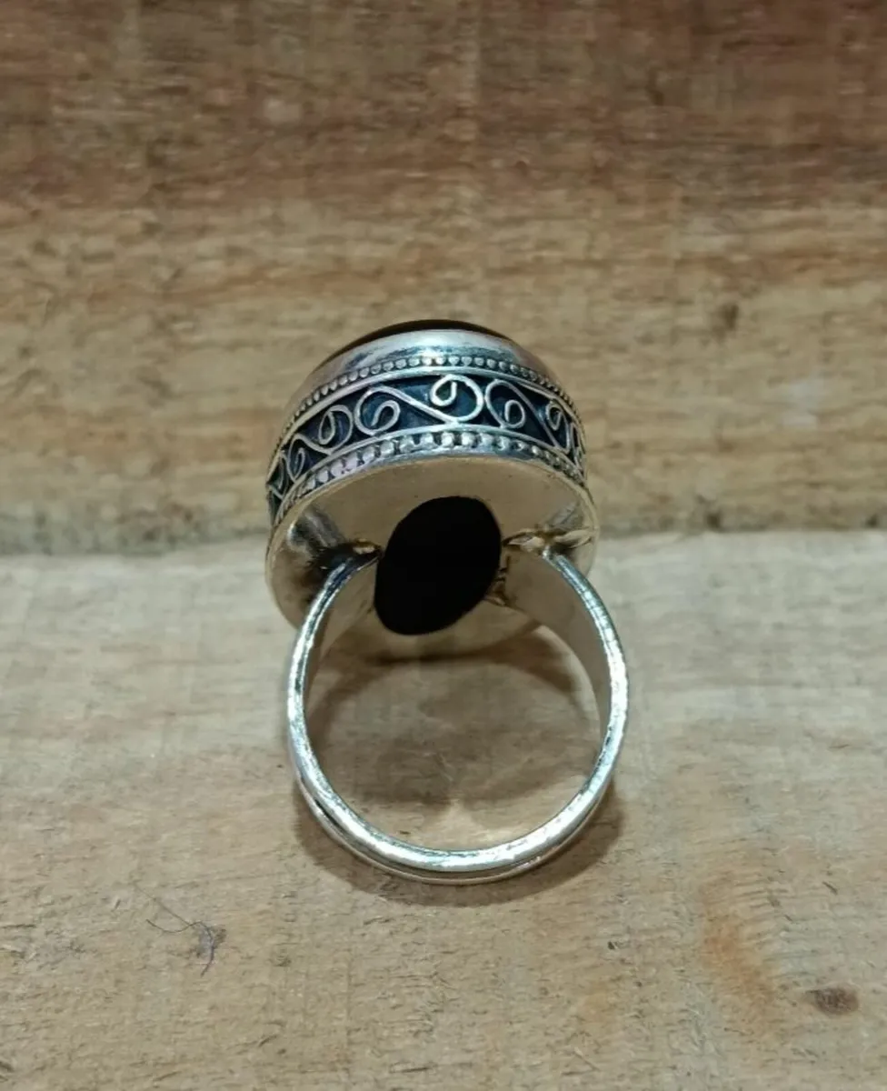 Beautiful Large Onyx Ring - Image 3