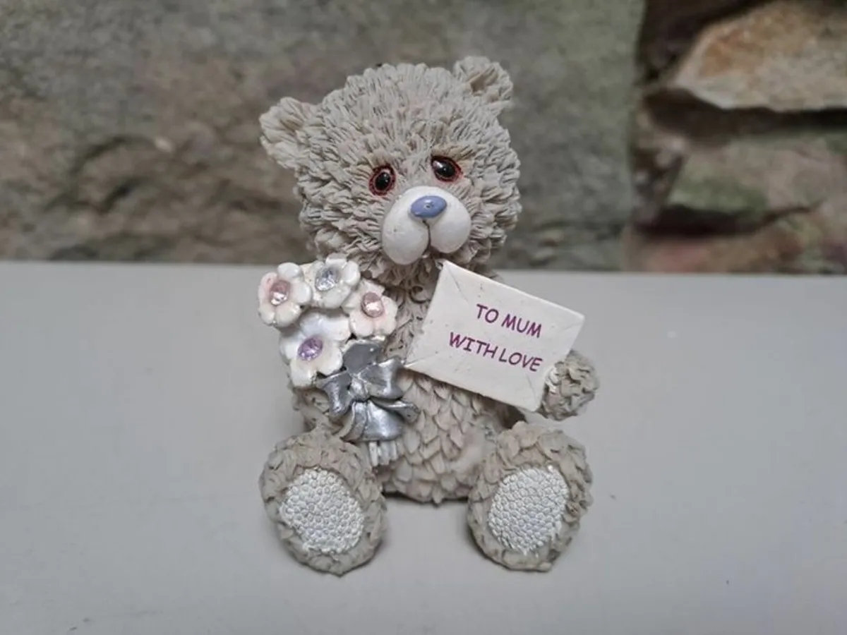 Free To mum with love Figurine - Image 1