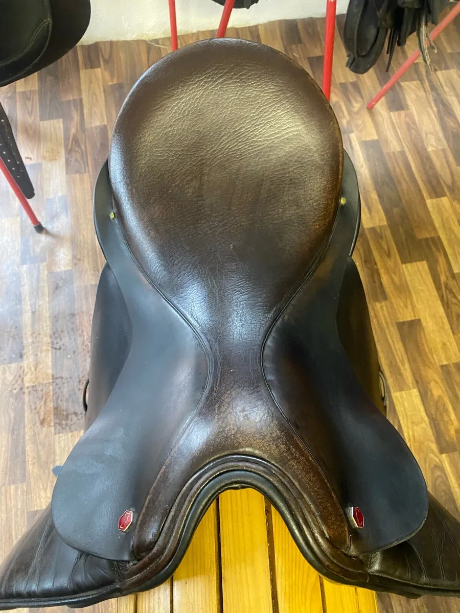 Albion brown leather dressage saddle - Image 3